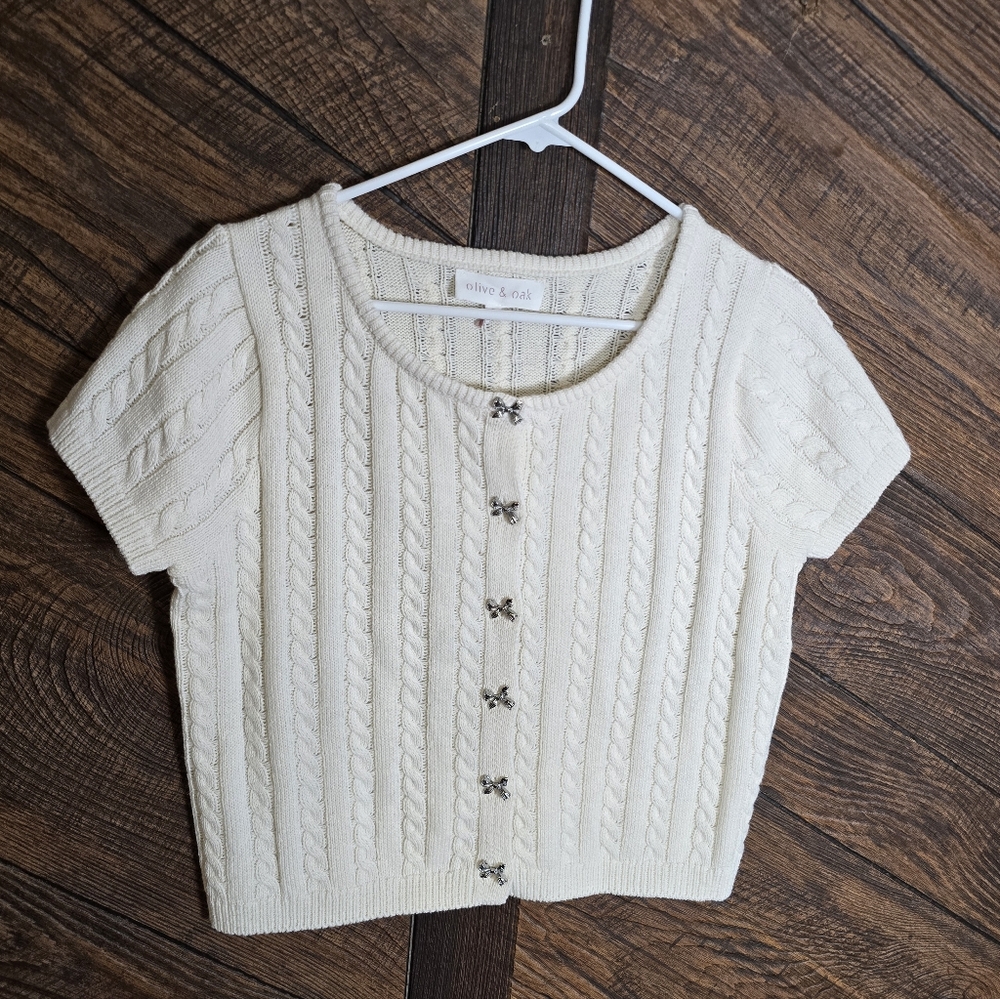 Olive & Oak Ivory Cable Knit Crop Sweater Size Large Metal Bow Buttons